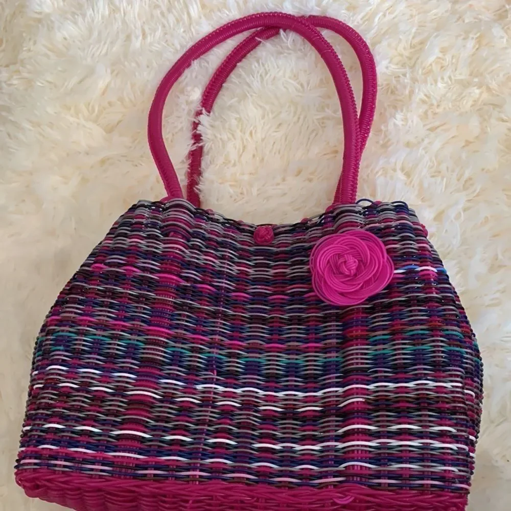 Handwoven plastic bag in multicolor with pink bottom and pink handles